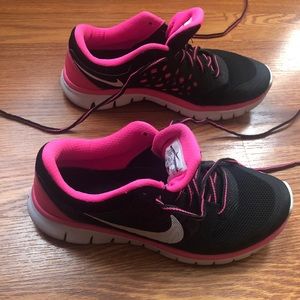 Nike Sneakers youth size 5.5=woman size 7